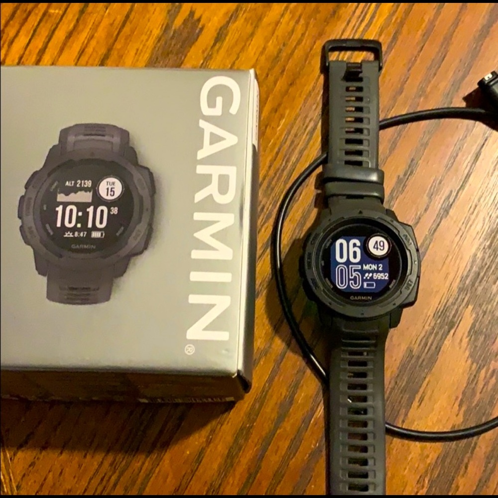 Garmin Instinct. Works perfectly, lightly used.